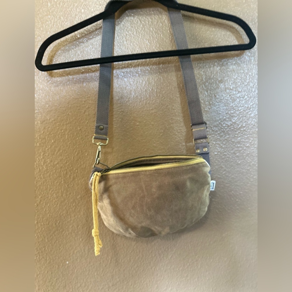 Rachel Elise Geometric Patterned Crossbody Bag Date Purse - Bow Tie Terra Cotta - Picture 11 of 15